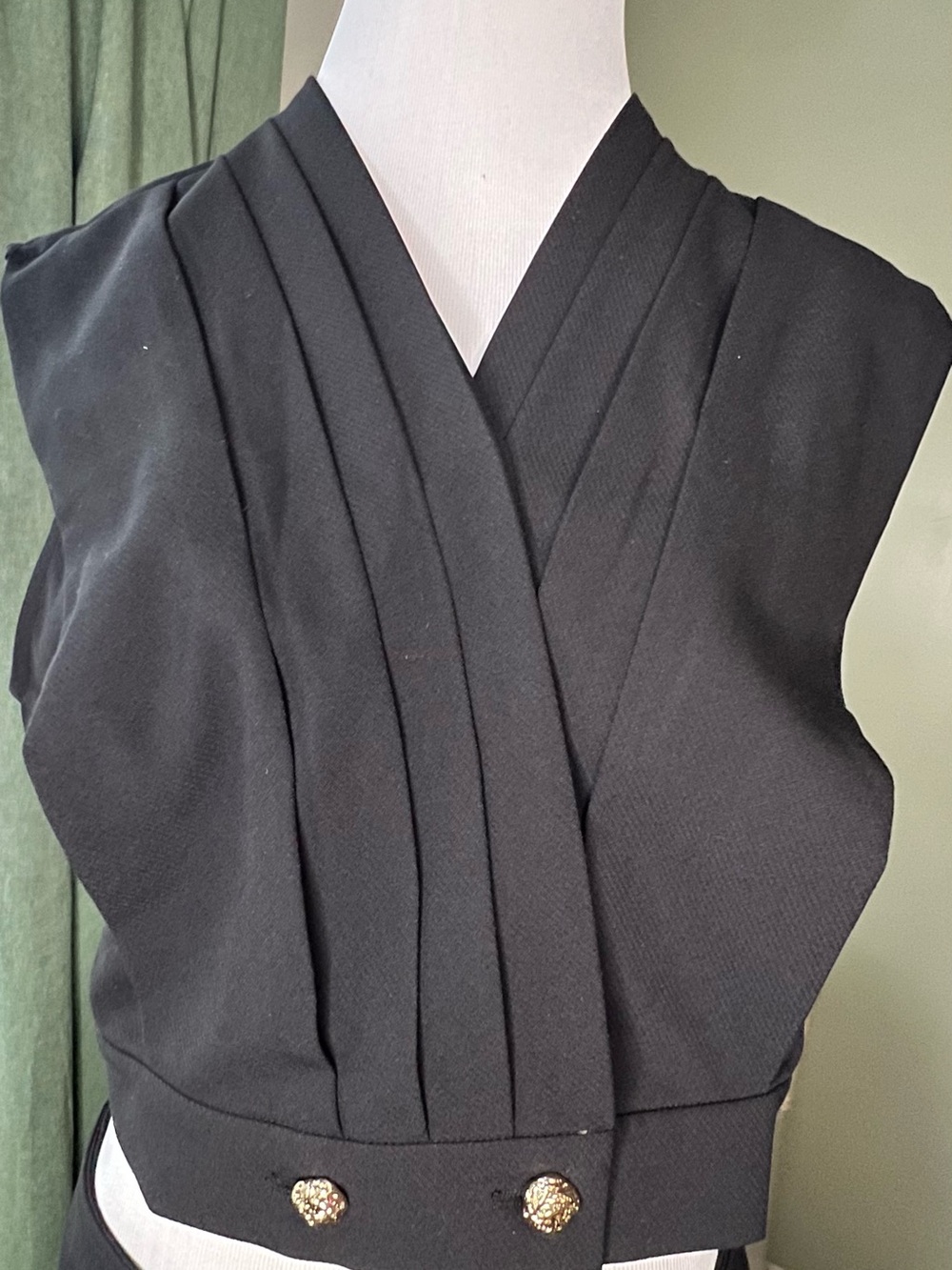 Commense Linen-Blend Pleated Top & Buckle Shorts Set size L - Picture 7 of 10